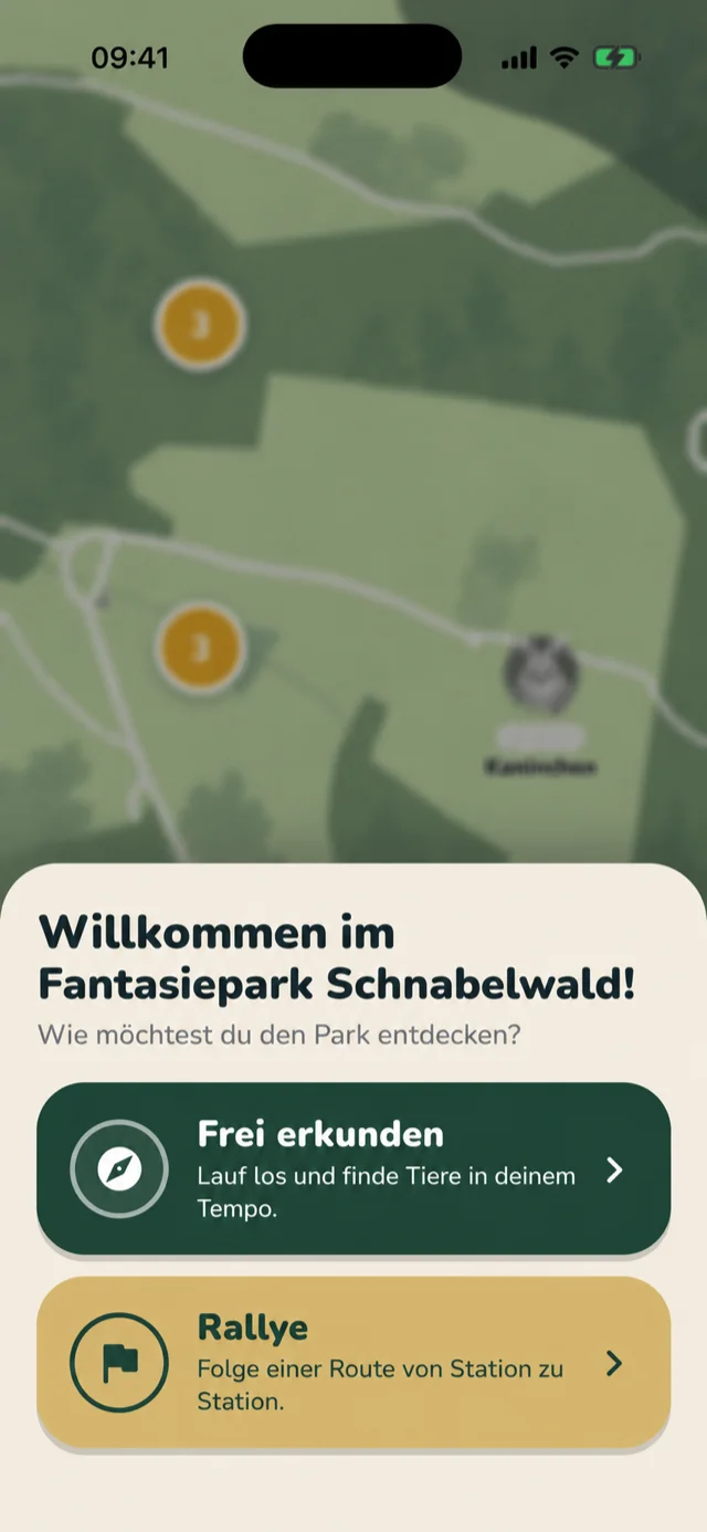 Mit KI gestaltete Begrüßungsansicht für Schnabelwald mit tannengrünen und sandfarbenen Buttons auf warmem Creme.